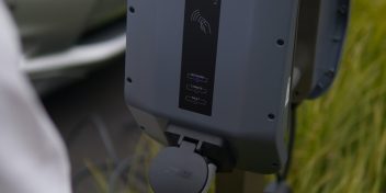 REMINC紧固件在电动汽车充电站上的应用